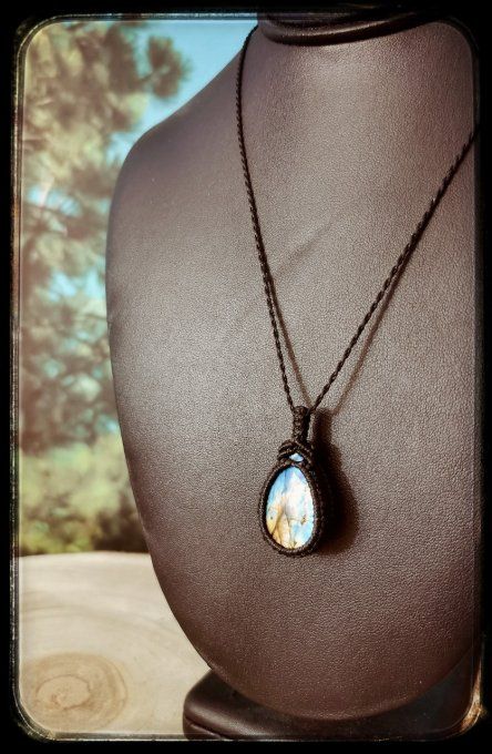 Pendentif micro-macramé  "LABRADORITE"