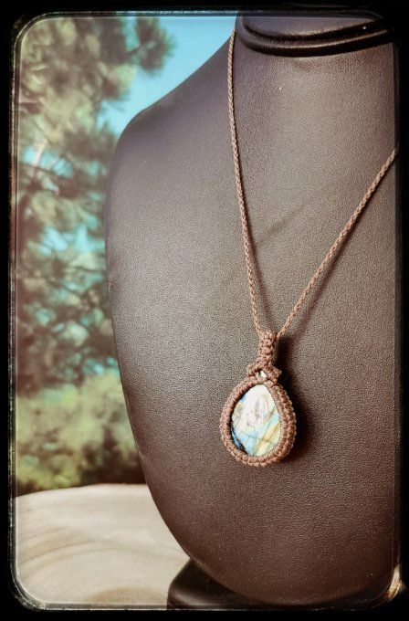 Pendentif micro-macramé  "LABRADORITE"