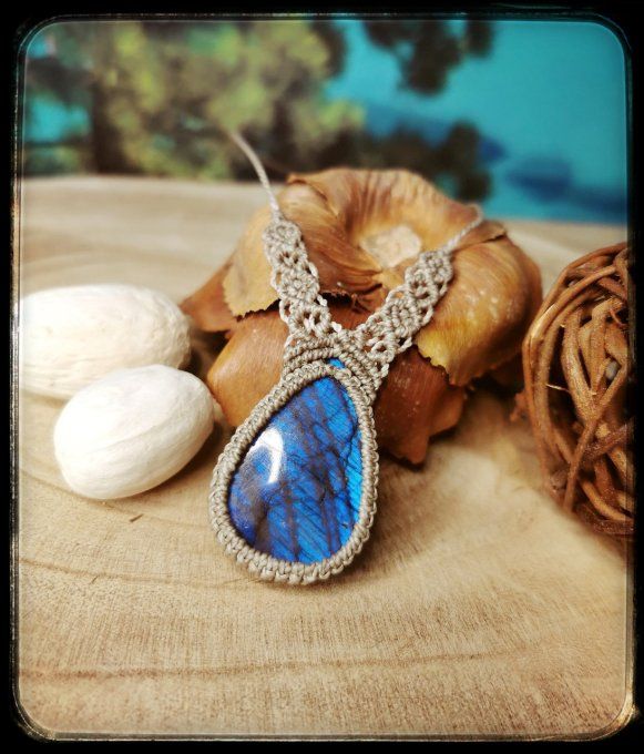 Collier micro-macramé "LABRADORITE BLEUE"