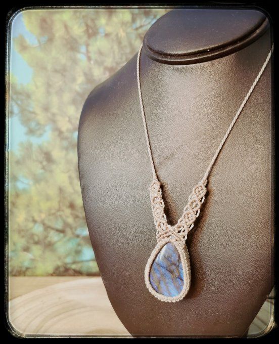 Collier micro-macramé "LABRADORITE BLEUE"