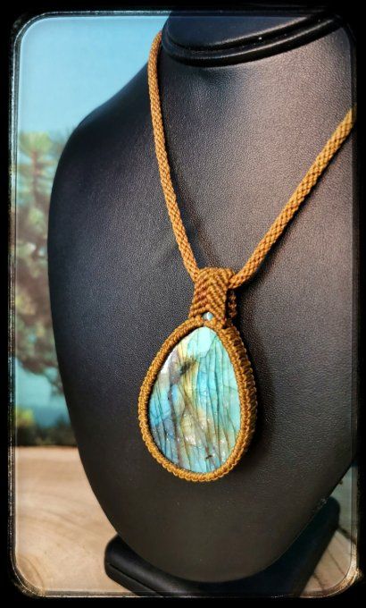 Pendentif micro-macramé "LABRADORITE"