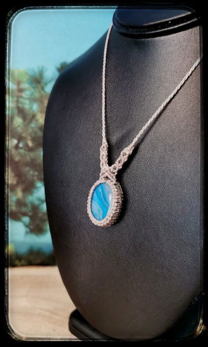 Collier micro-macramé "ONYX BLEUE"