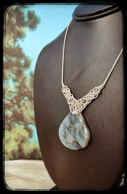 Collier micro-macramé "LABRADORITE BLEUE"