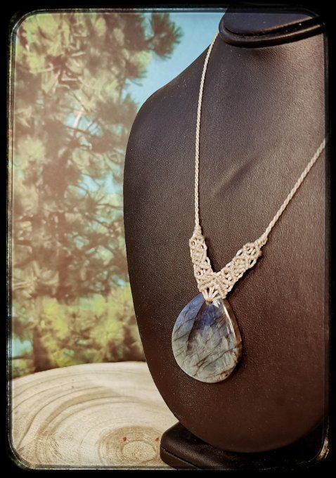 Collier micro-macramé "LABRADORITE BLEUE"